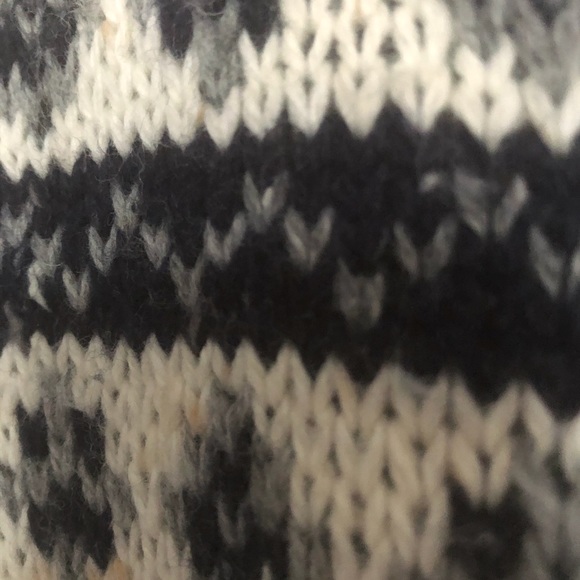 Turtleneck Patterned Sweater - Picture 4 of 10